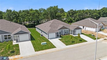 9313 N Adrian Ave, Kansas City, MO 64154