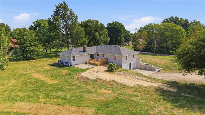 1010 Wesley Ave, Raymore, MO 64083