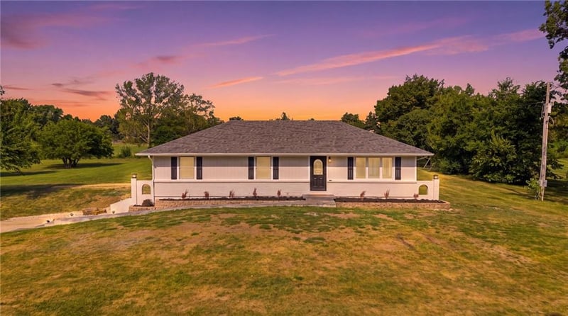 1010 Wesley Ave, Raymore, MO 64083