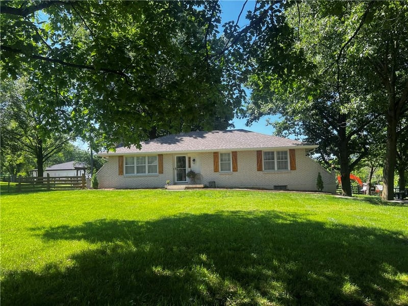 1550 SW Liggett Rd, Blue Springs, MO 64015