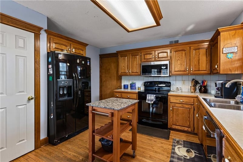 105 W South St, Spring Hill, KS 66083