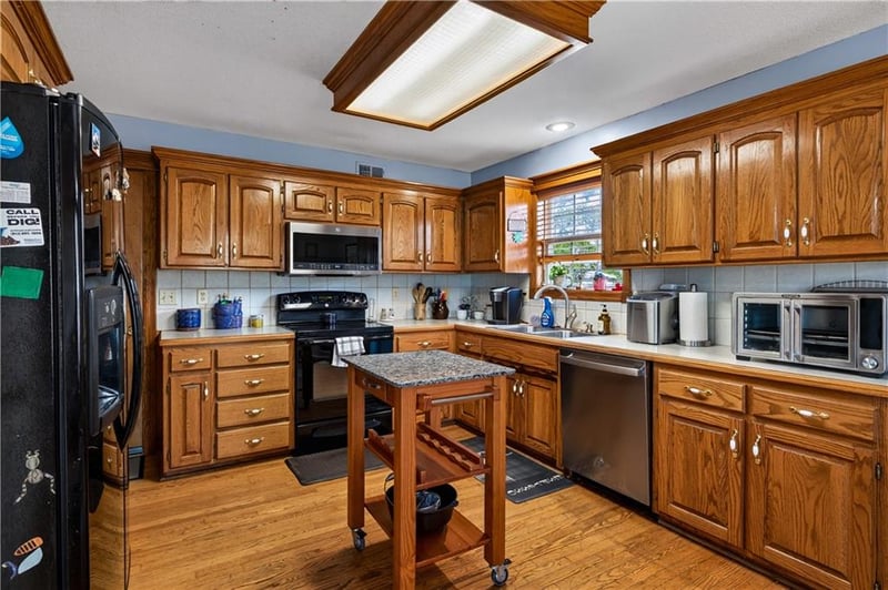105 W South St, Spring Hill, KS 66083