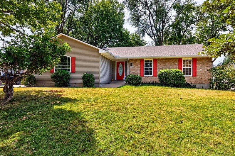 105 W South St, Spring Hill, KS 66083