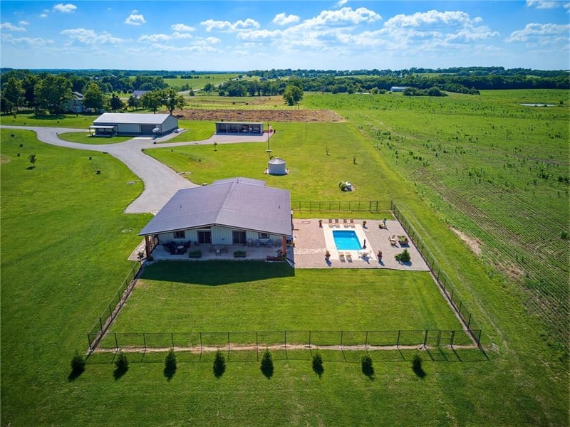 1482 N 300 Rd, Baldwin City, KS 66006