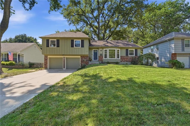 9224 Switzer Rd, Overland Park, KS 66214