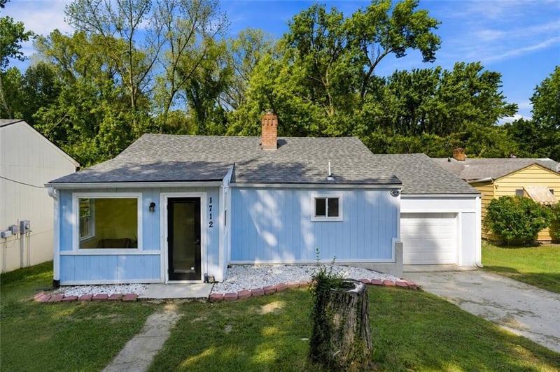 1712 S Brookside Ave, Independence, MO 64052