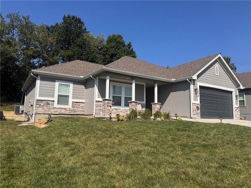 204 S Marimack Ct, Kearney, MO 64060