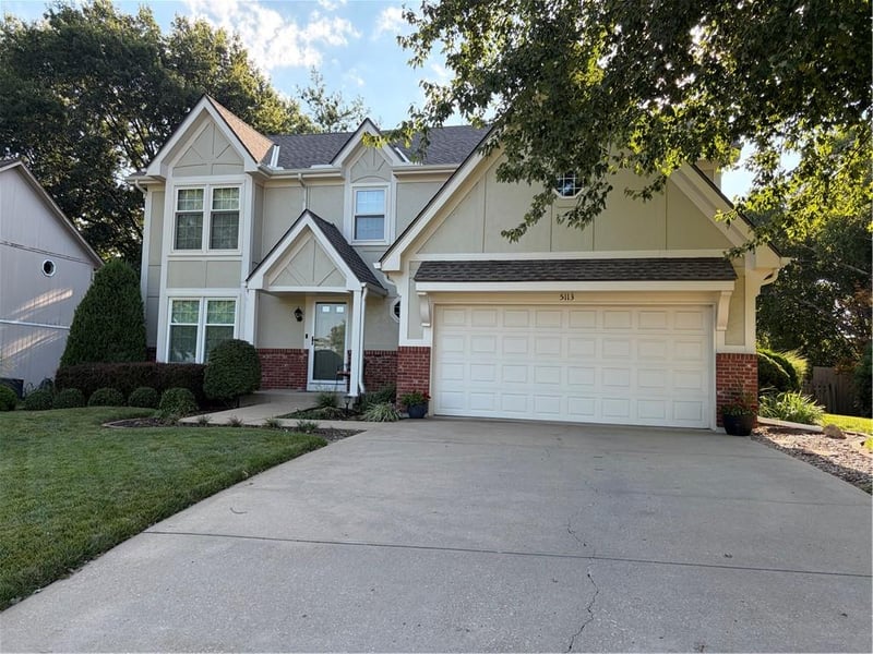 5113 Woodsonia Dr, Shawnee, KS 66226