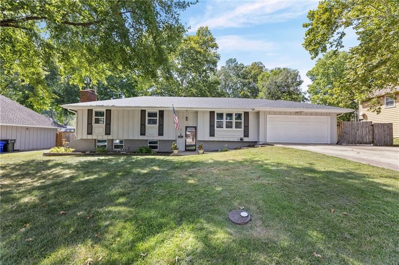 12712 Crystal Ave, Grandview, MO 64030