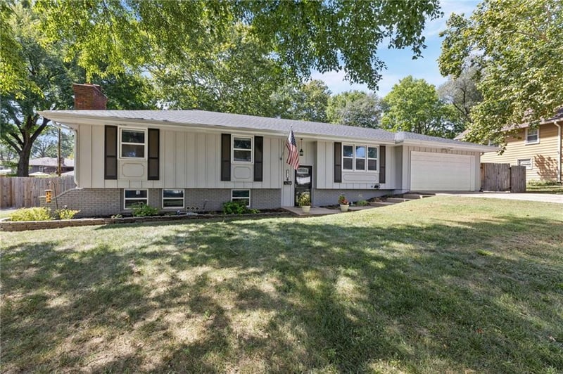 12712 Crystal Ave, Grandview, MO 64030