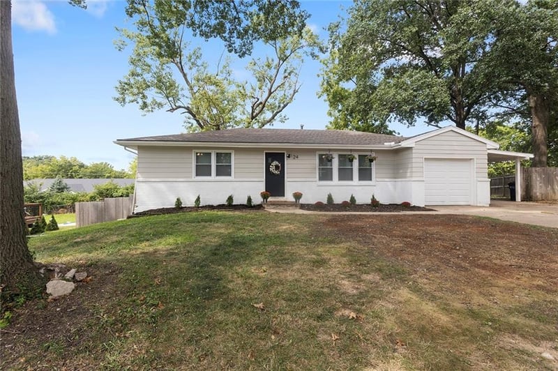 24 Virginia Dr, Liberty, MO 64068