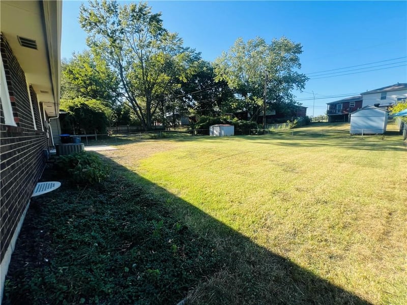 702 NE Darwin St, Lee's Summit, MO 64063