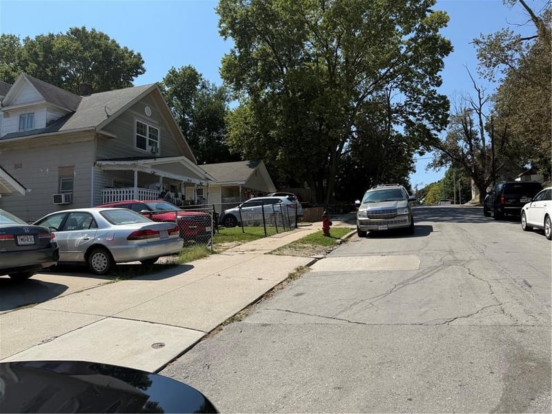 6621 E 12th Ter, Kansas City, MO 64126