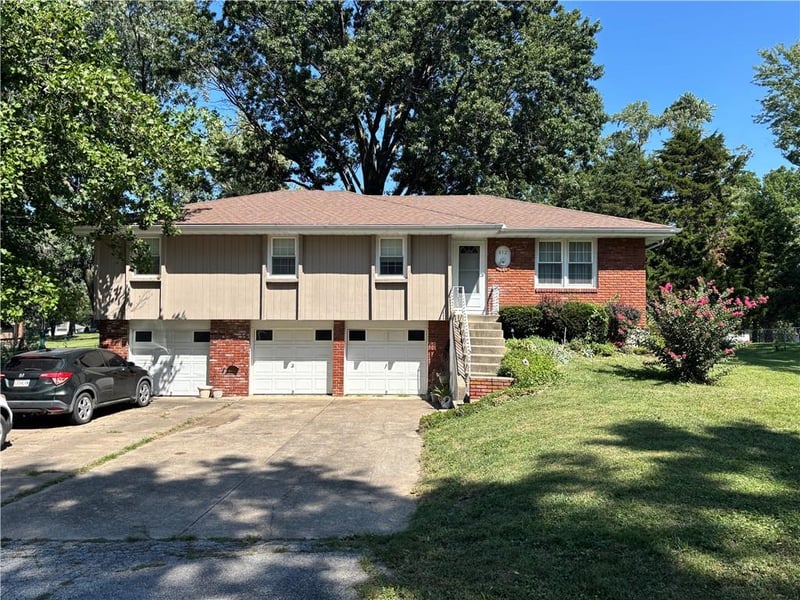 812 NE 113th St, Kansas City, MO 64155