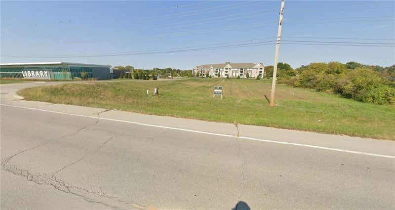 2320 SE Blue Pw, Lee's Summit, MO 64063