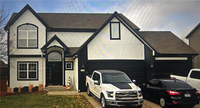 110 S Eastglen Dr, Raymore, MO 64083