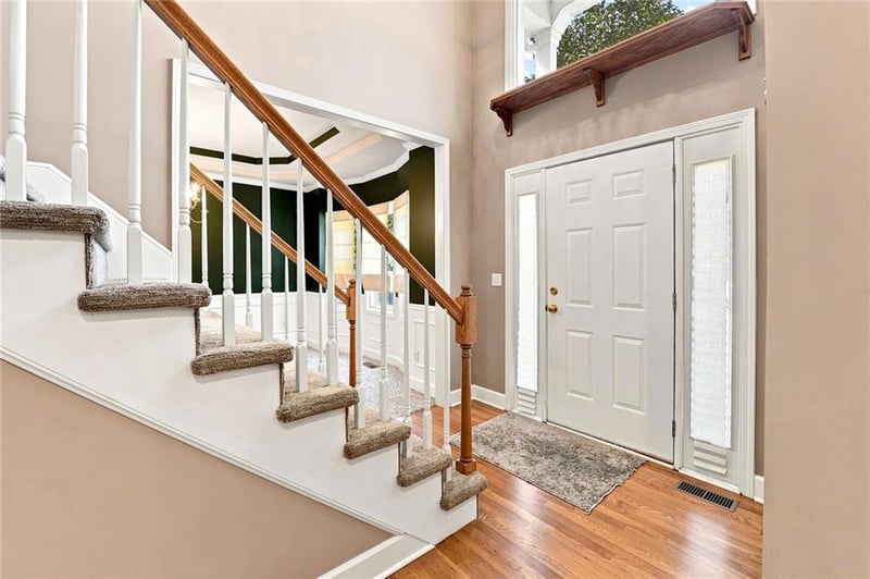 1136 SW Pacific Dr, Lee's Summit, MO 64081