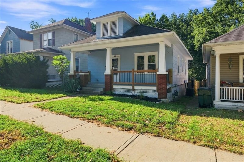 825 Ottawa St, Leavenworth, KS 66048
