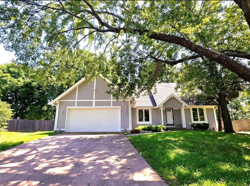 11827 Slater St, Overland Park, KS 66210