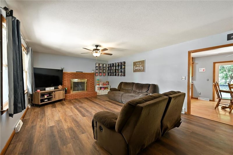 503 SW Maple Ln, Oak Grove, MO 64075