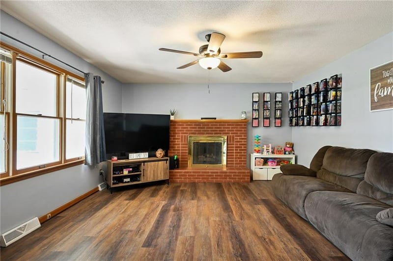 503 SW Maple Ln, Oak Grove, MO 64075