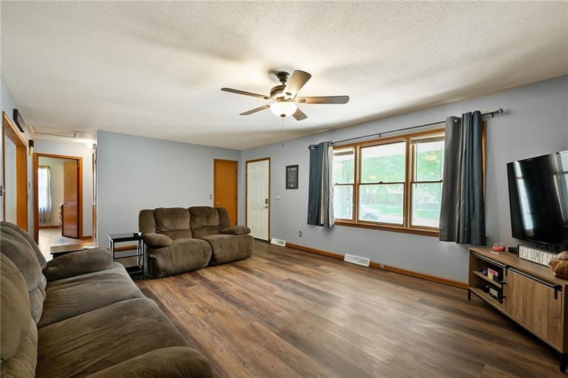 503 SW Maple Ln, Oak Grove, MO 64075