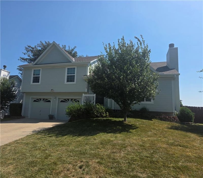 1009 NE Florence Ave, Lee's Summit, MO 64086
