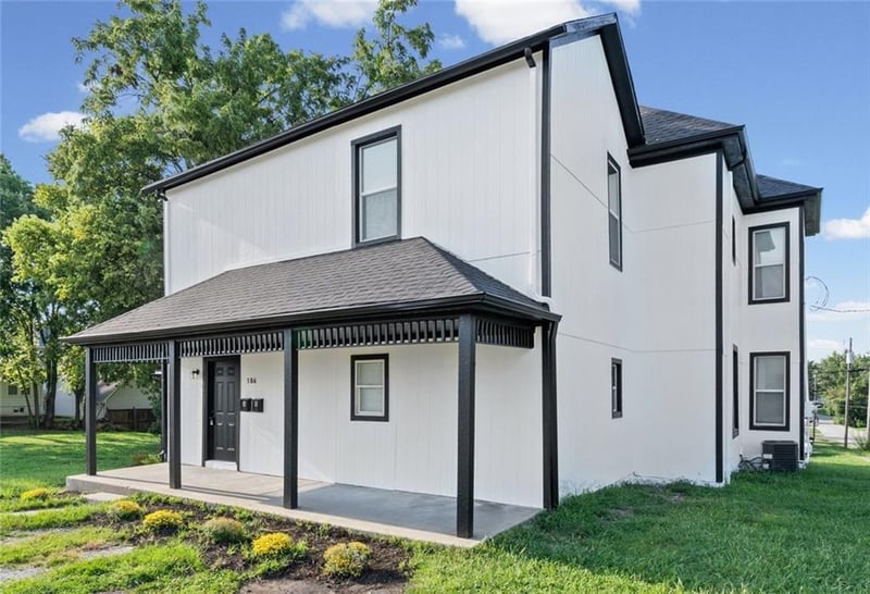 106 E Buchanan St, Richmond, MO 64085