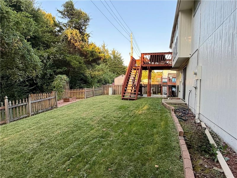 912 Village St, Leavenworth, KS 66048