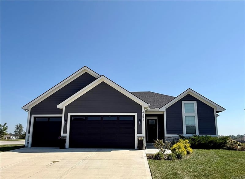 4391 Aspen Dr, Basehor, KS 66007