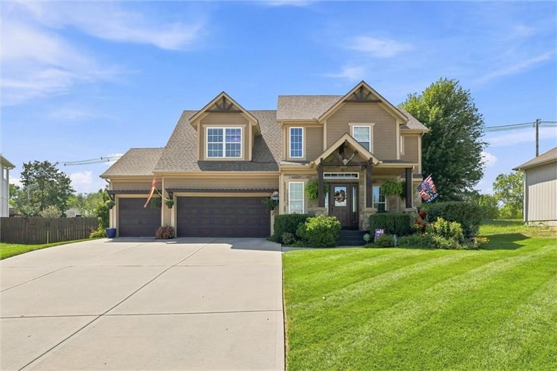 12233 Pine Valley Dr, Kansas City, KS 66109