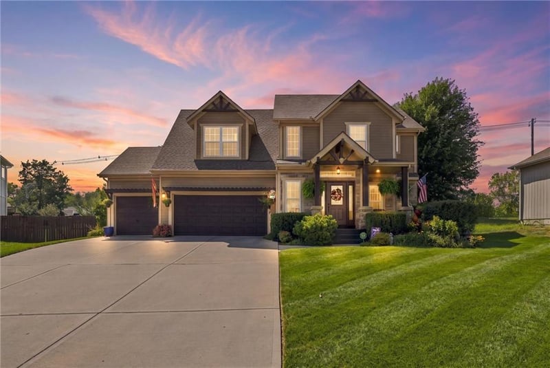 12233 Pine Valley Dr, Kansas City, KS 66109