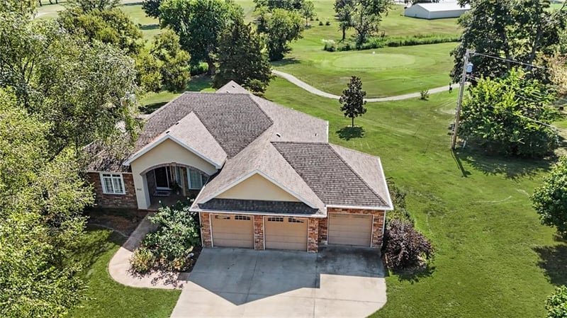 942 E Fairway Dr, Ottawa, KS 66067