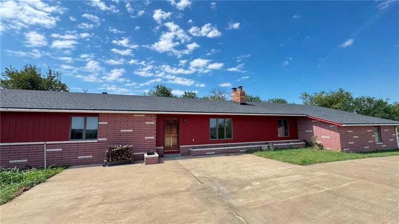 7627 46th St, Ozawkie, KS 66070