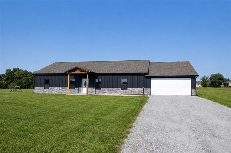 179 Peak Ln, Girard, KS 66743