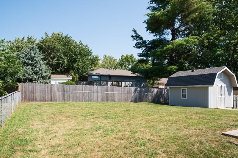 313 Killarney Ln, Blue Springs, MO 64014