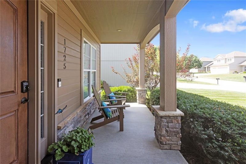 1725 NE Nine Oaks Dr, Lee's Summit, MO 64086