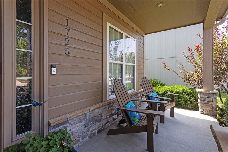 1725 NE Nine Oaks Dr, Lee's Summit, MO 64086