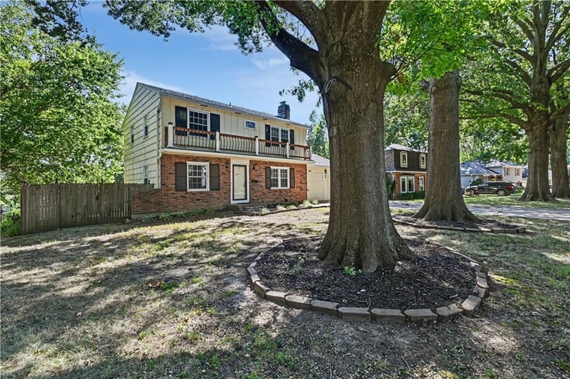 8901 W 98th Ter, Overland Park, KS 66212