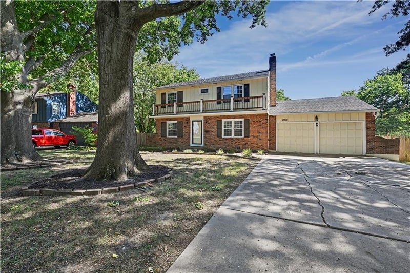 8901 W 98th Ter, Overland Park, KS 66212