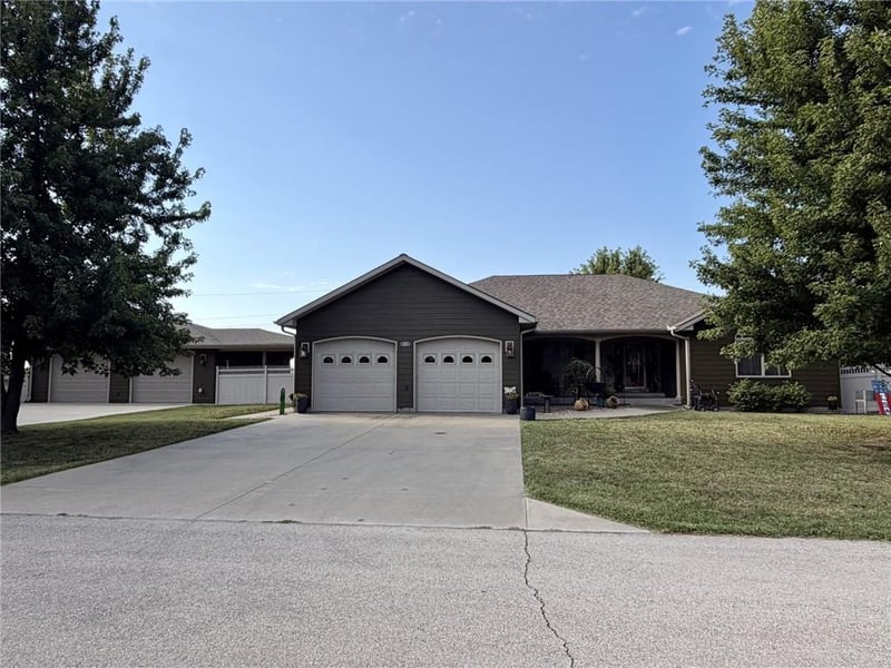 1325 Penobscot St, Burlington, KS 66839