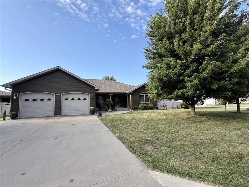 1325 Penobscot St, Burlington, KS 66839