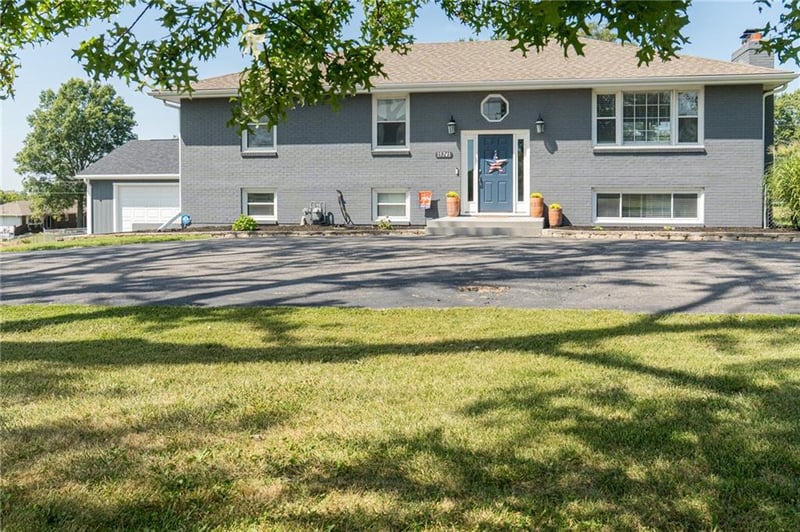 15741 150th St, Bonner Springs, KS 66012