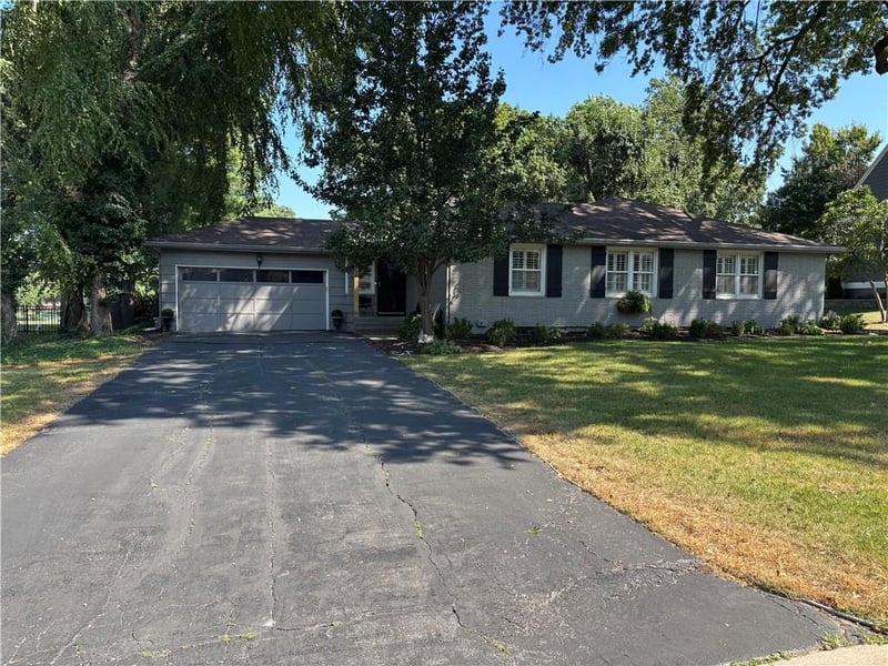 3512 W 71st St, Prairie Village, KS 66208