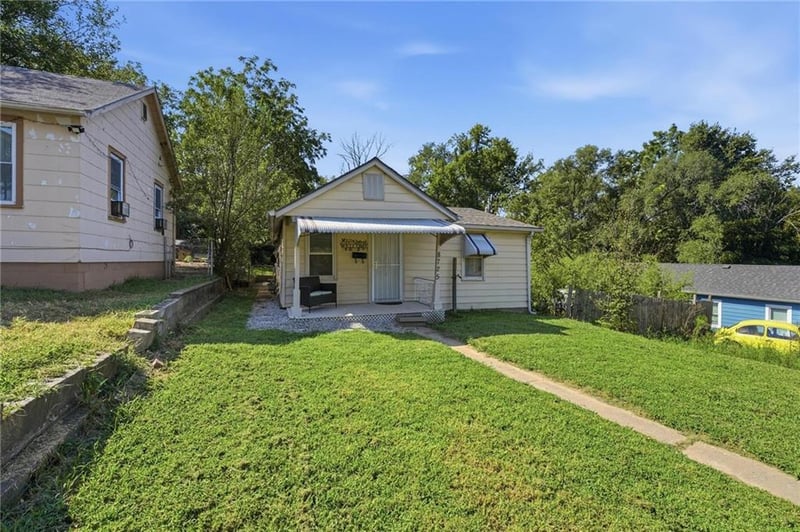 8725 E Smart Ave, Independence, MO 64053