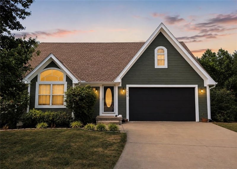 1006 S 14th St, Louisburg, KS 66053