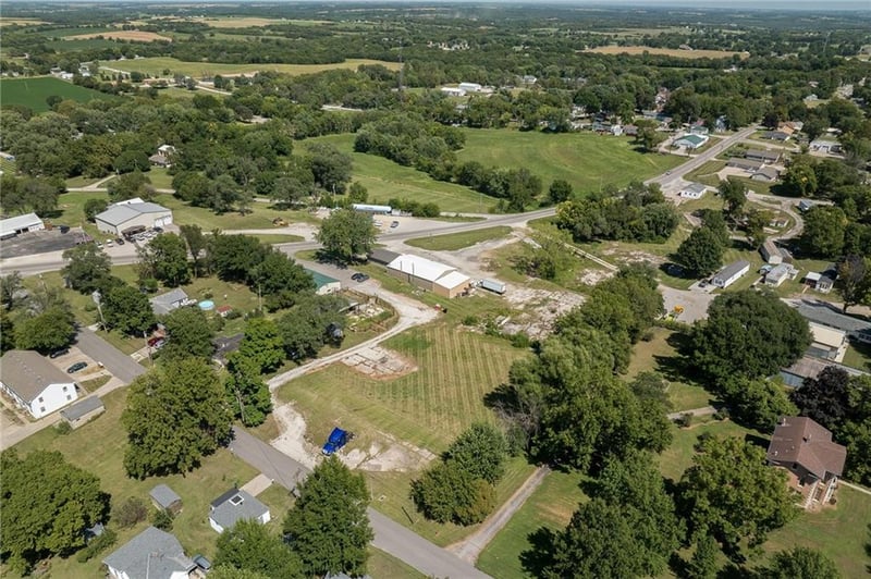 N 13th Ter, Savannah, MO 64485