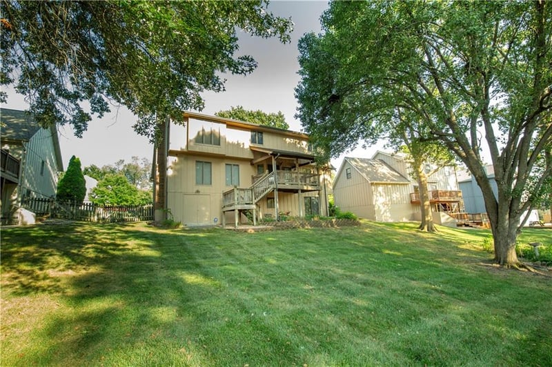 8626 Dice Ln, Lenexa, KS 66215