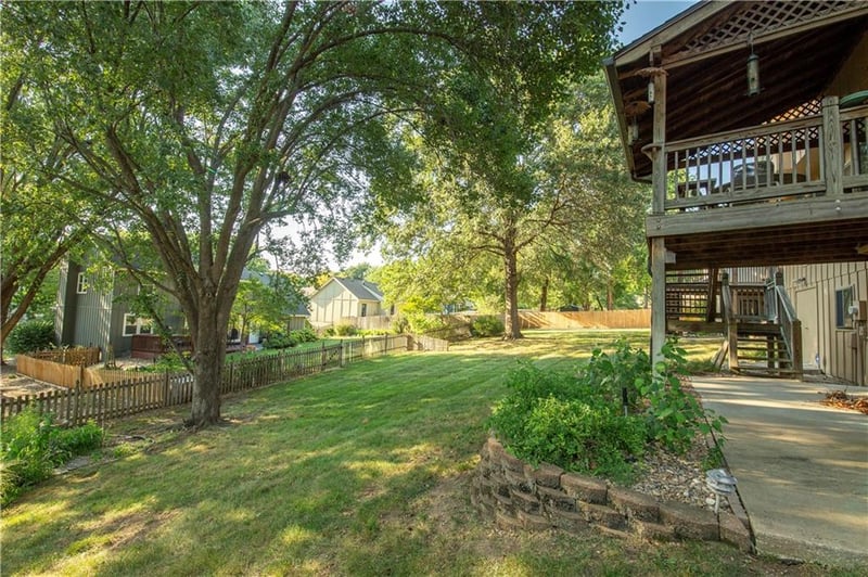 8626 Dice Ln, Lenexa, KS 66215