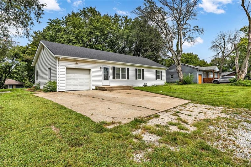 506 E 165th St, Belton, MO 64012